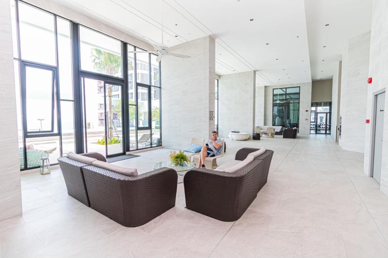 Aeras Beachfront Condominium Джомтьен Экстерьер фото