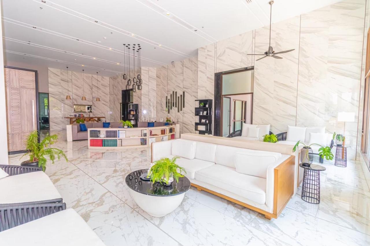 Aeras Beachfront Condominium Джомтьен Экстерьер фото